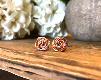 Pendientes de sementales de rosa, pendientes de flores, pendientes de rosas, regalo de dama de honor, regalo de dama de honor, rosa llena de oro, plata de ley, cobre, rosa