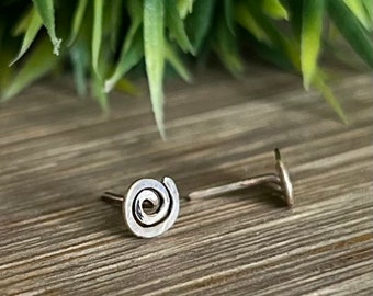 Mini Pendientes de Espiral, Plata de Ley - Relleno de Oro - Pequeños Pernos Celtas en Espiral, Hechos a Mano