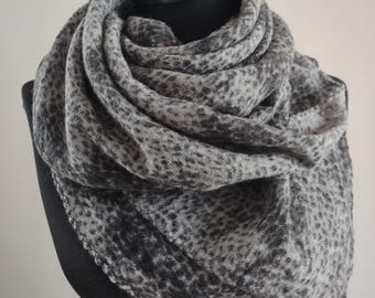 Women's Vintage Merino Wool Scarf from Petit Sofie Schnoor: Square Grey & Black Shawl, Light and Soft Large Retro Wrap, Gift for Women