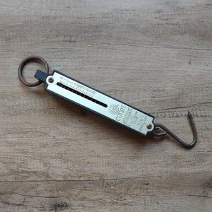 Vintage Hanging Pocket Scale: Portable Brass Weight Beam, Retro Kitchen Decor