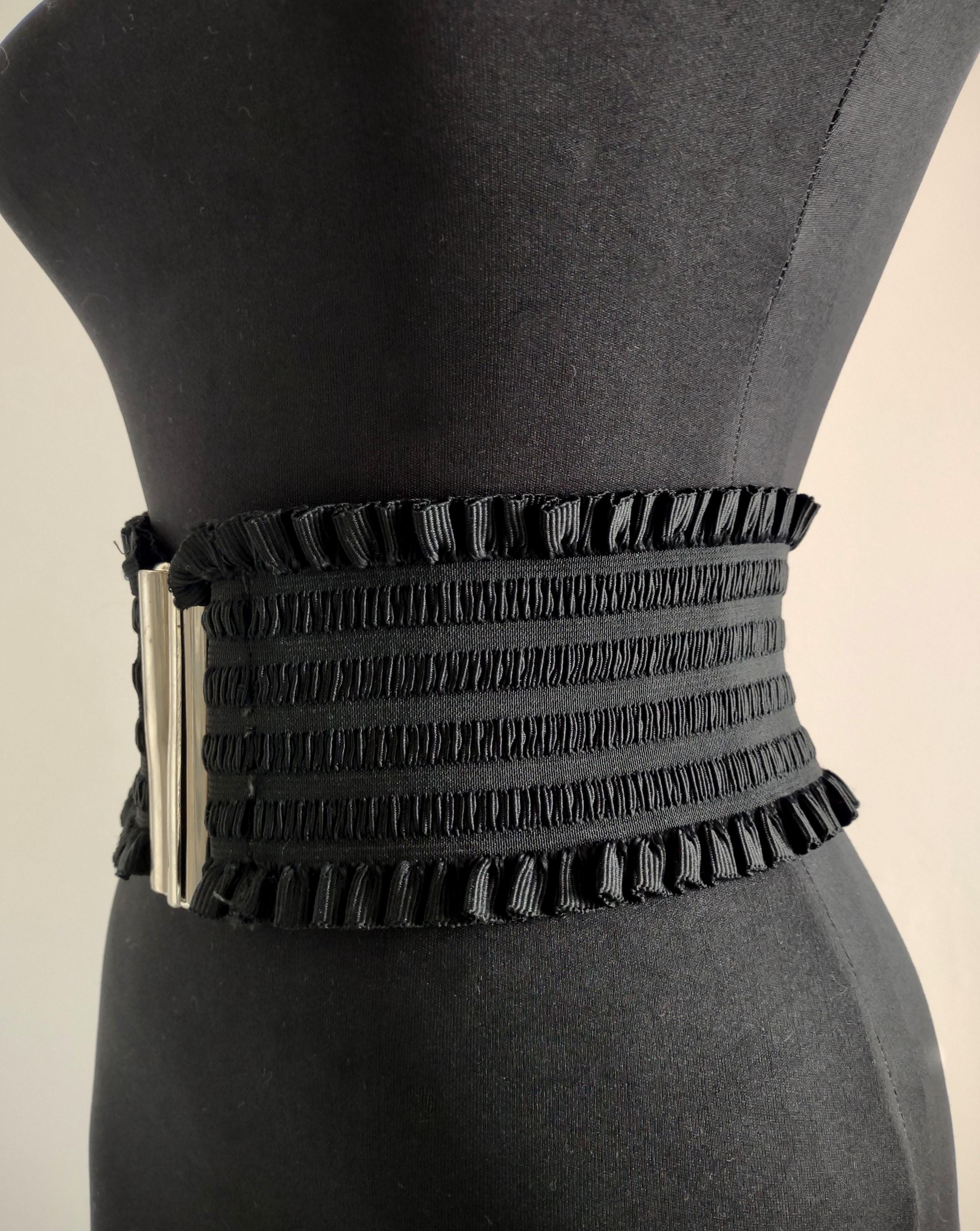 Cintura elastica nera vintage: marchio PIECES, fibbia dorata - Main Image