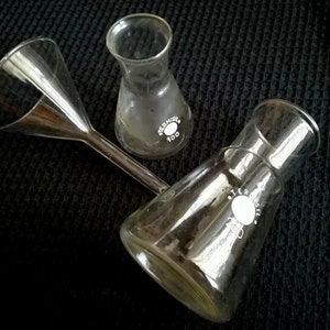 Set Vintage Two Glass Erlenmeyer Flask 200 ml and 100 ml and Funnel, Retro Chemistry Laboratory Glass Flask, Old Science Glass, Glassware
