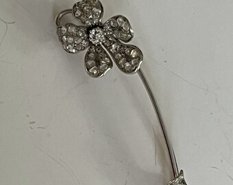 4564- Broche de flor de diamantes de platino antiguo