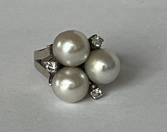 6234- White Gold Ring with Pearls and Diamonds, 1950s