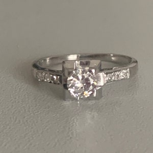 3036 – Art Deco Platinum Diamonds Ring