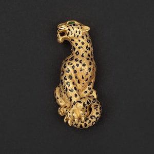 5418- Panther Clip Brooch Yellow Gold Emerald Enamel
