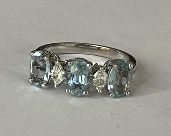 4627- White Gold Ring Aquamarines Diamonds