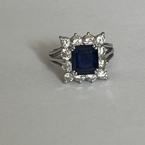 5888- White Gold Sapphire Diamond Ring
