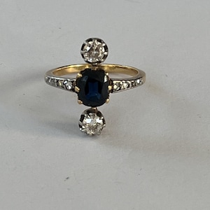 6012- Antique Duchess Ring Yellow Gold Platinum Sapphire Diamonds