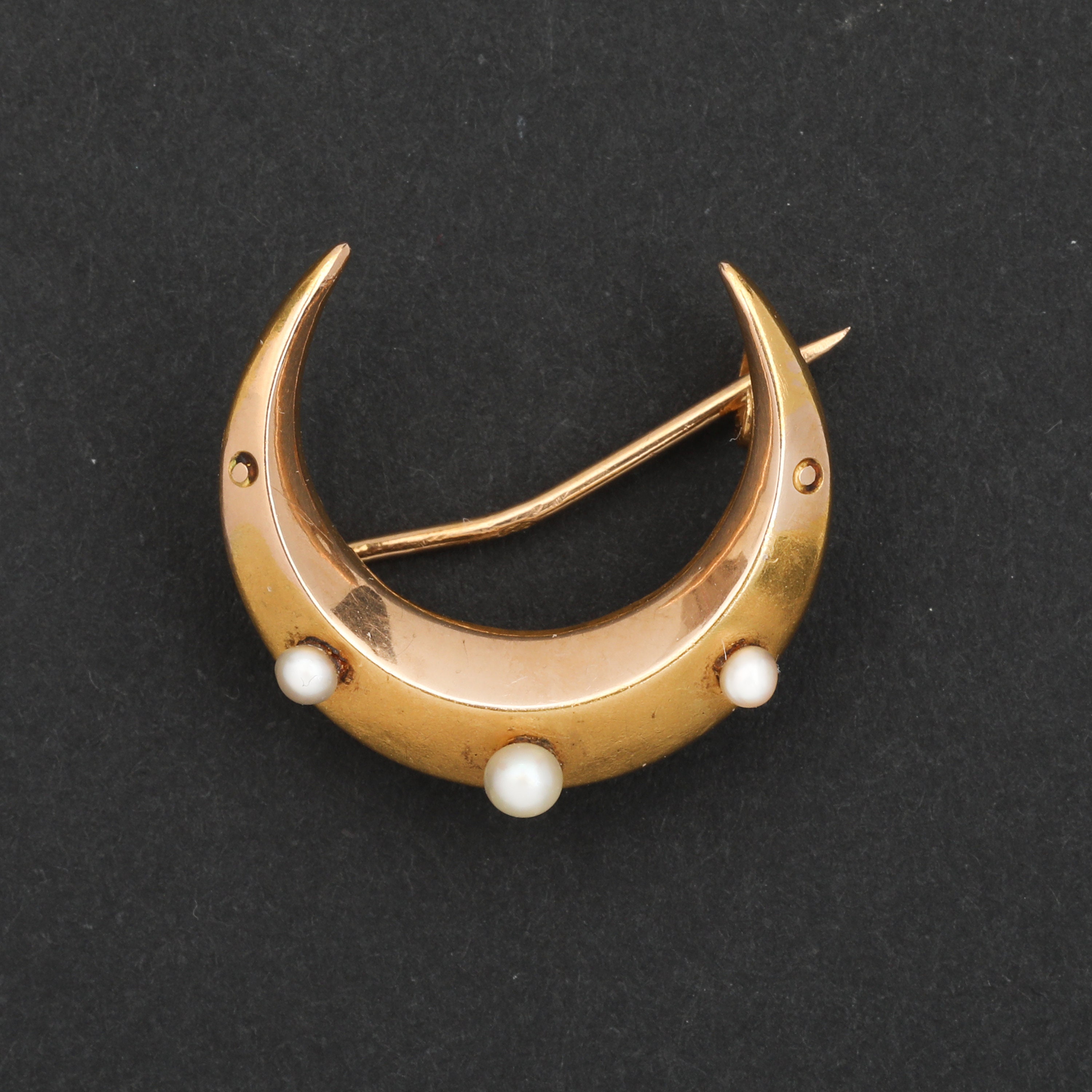 VintageJewelsParis 2607- Crescent Moon Brooch Yellow Gold Pearls
