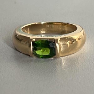 7293- CHAUMET Armring i gult guld med peridot