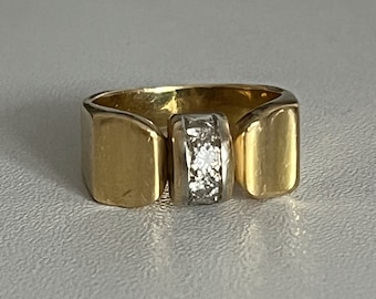 3884– Tank Ring 40s Yellow Gold Diamonds