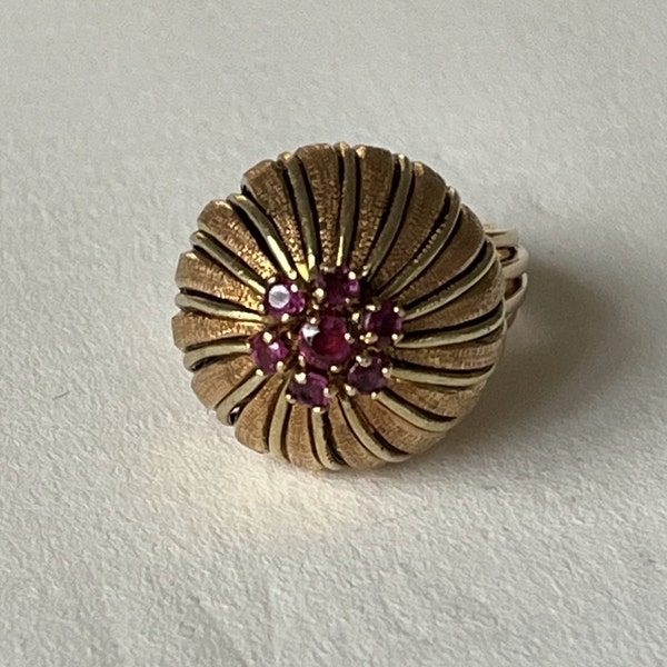 5136- Bague Boule Années 1950 Or Rubis