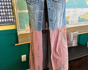 Abrigo de mezclilla ligera reciclada y encaje rosa polvoriento - Talla XS/S