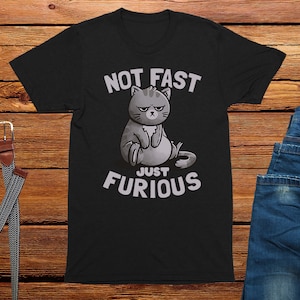 T-shirt Not Fast Just Furious Cat, chemise d’amoureux des chats, cadeau de chat drôle, t-shirt de chat mignon