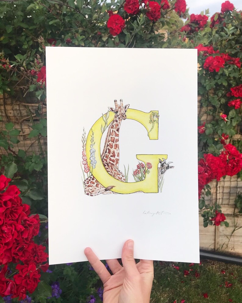 G letter print image 4