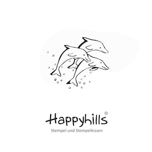 Delfin Stempel drei fröhliche Delphine springen aus dem Wasser, das beliebte Wassertier mit Spritzern für Meer, Fluss von Happyhills 12442