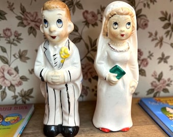 Vintage 2-Faced Bride Groom Salt Pepper Shakers: Pregnancy Surprise Kitsch Decor