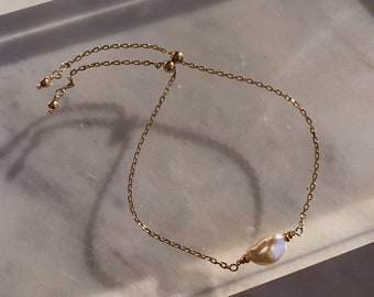 Bracciale regolabile in perle bianche, bracciale delicato a catena, bracciale regolabile delicato, bracciale a catena in oro, stile minimalista