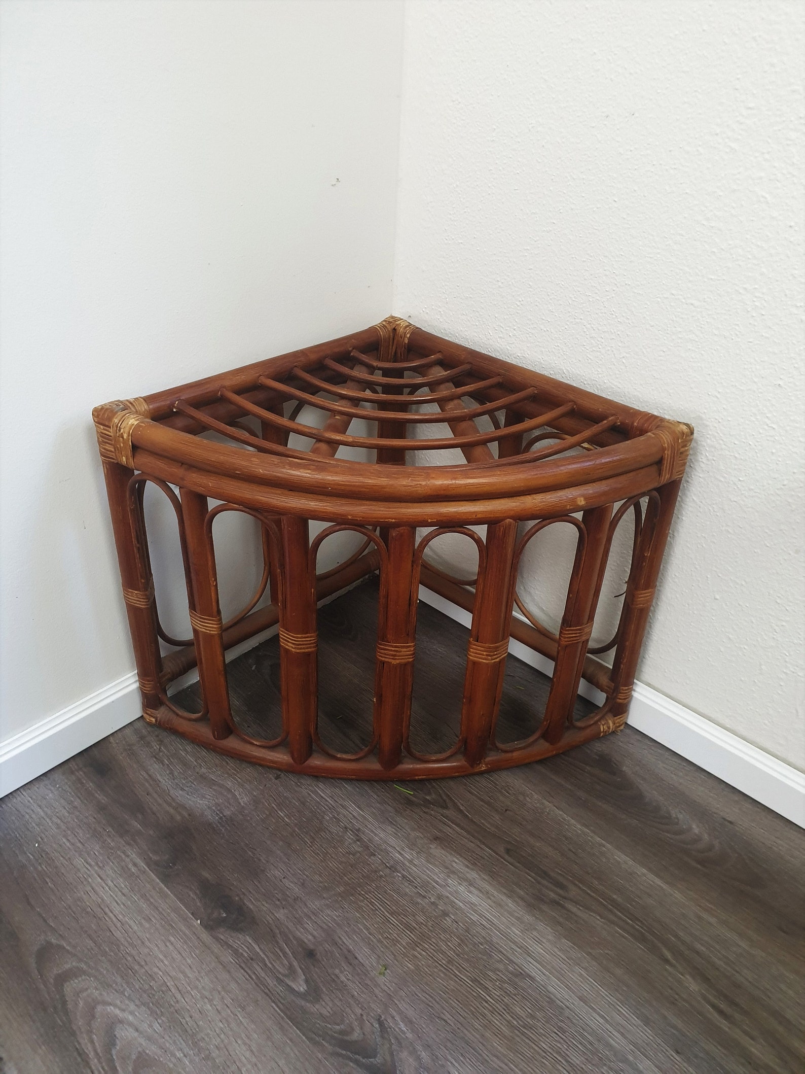 Rattan Corner Plant Stand Vintage Lacquered Rattan Plant Etsy