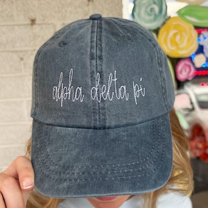 Alpha Delta Pi Gestickte Bean Stitch Hats | Sorority Merch und Greek Life Apparel