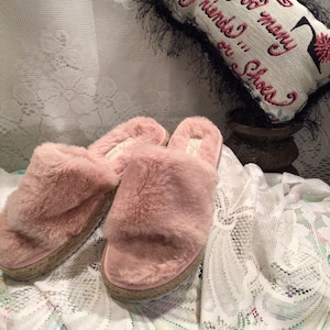 Woman’s Pink “Forever” Fur Slide On Slippers W Jute Soles New