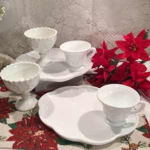 Indiana Glaskolonie Ernte Milchglas Luncheon Plate 2er Set W / Milchglas Dessert/Parfaittasse Vintage (6 teilig)