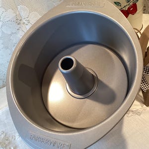 Farberware Antihaft-10-Zoll-Angel Food Cake Pan Hochleistungs- / abnehmbare Disk
