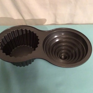 Wilton Cast Aluminum Jumbo / Giant Cupcake Pan 2105- 0471  - 718