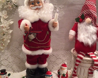 Mesa vintage con diseño de Papá Noel decorativo únicamente.