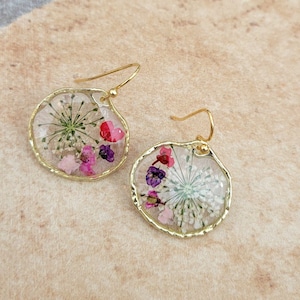 Handgemaakte botanische kleine bloemen bloemblad hars oorbel cadeau voor haar