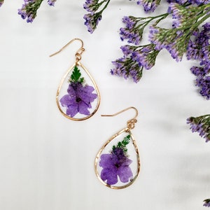 Handmade Dried Flower Botanical Resin Earrings , Real Pressed Flowers Jewelry Gift for her Purple