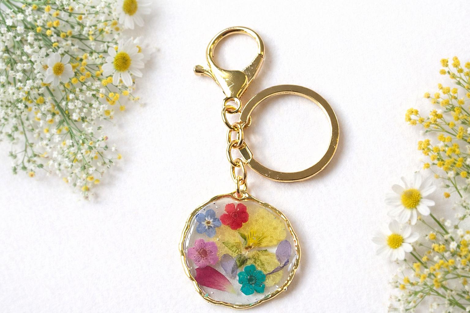 Pressed Powder On Key Chain Pressed Flower /resin /botanical Keychain - Etsy