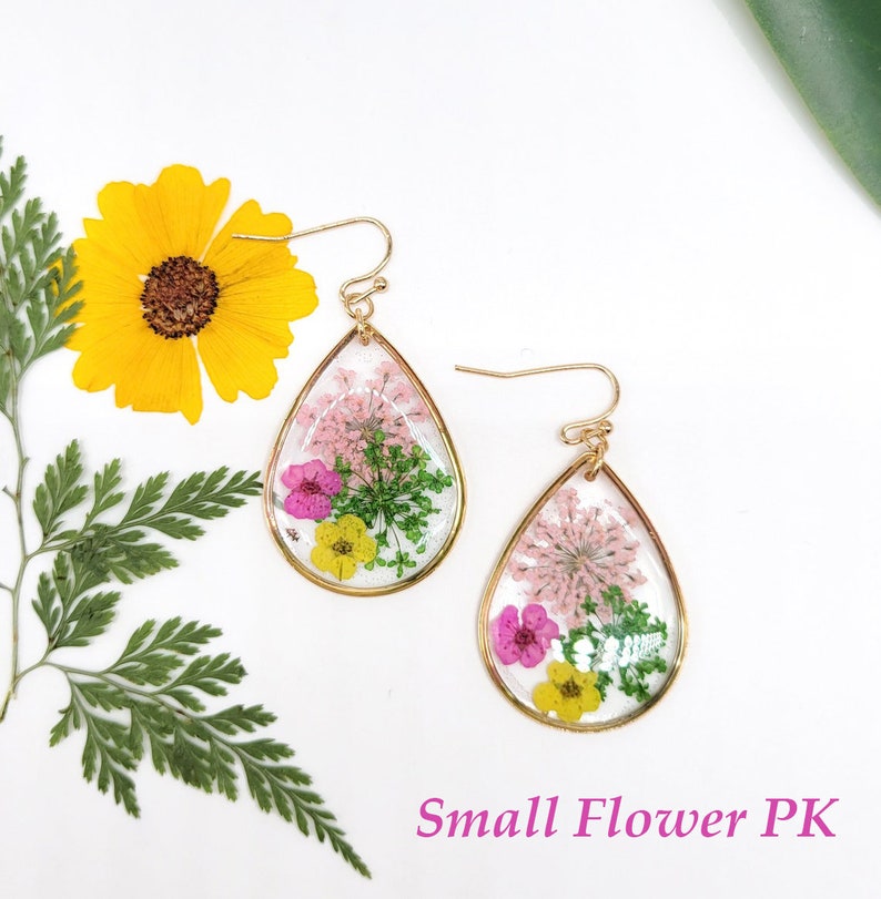 Handmade Dried Flower Botanical Resin Earrings , Real Pressed Flowers Jewelry Gift for her small flower pk