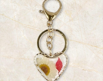 Pressed Daisy flower Heart keychain