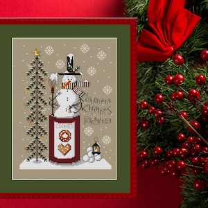 Può includere: Design natalizio a punto croce con un pupazzo di neve con cappello a cilindro, sciarpa e scopa. Il pupazzo di neve è accanto a un albero di Natale e a un contenitore con l'etichetta "COOKIES". È incluso anche il testo "Snowmen's Christmas Blessings".