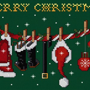 Puede incluir: Un fondo verde con el texto "Merry Christmas" en letras doradas. Un gorro de Pap&aacute; Noel rojo, botas negras y una manopla roja cuelgan de un tendedero con un bast&oacute;n de caramelo blanco y rojo.