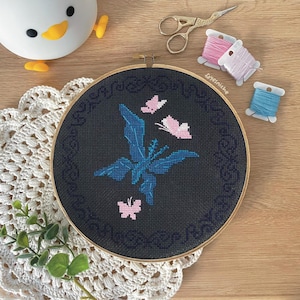 Schmetterlinge; Das Kreuzstich Stickmuster von Persephone in 9 Farben