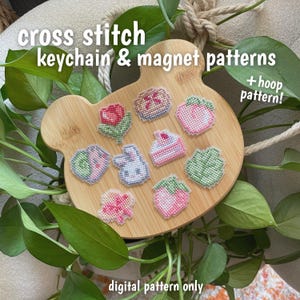 Coquette Garden | Korsstygnsmönster | kawaii, rosa och grönt, nyckelring, magnetset