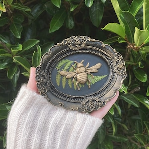 The Bee MINI | the Raven Boys