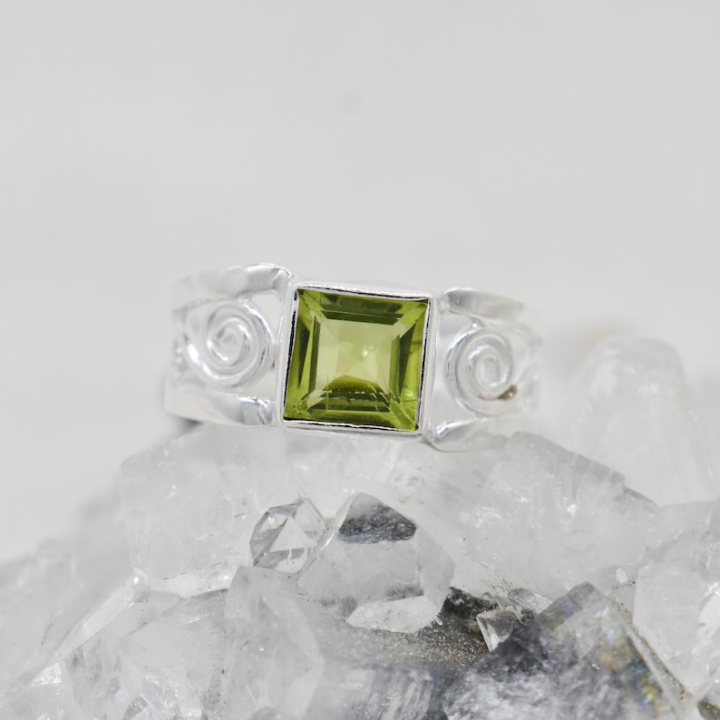 925 Sterling Silver Ring Free Shipping American Seller RJ-1449 Natural Peridot Ring Peridot Gemstone