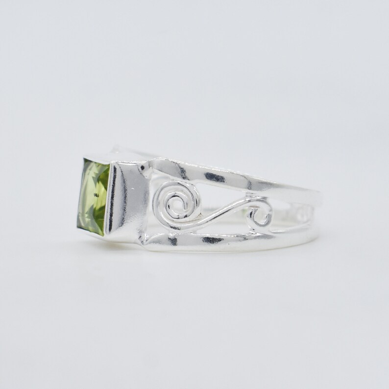 925 Sterling Silver Ring Free Shipping American Seller RJ-1449 Natural Peridot Ring Peridot Gemstone