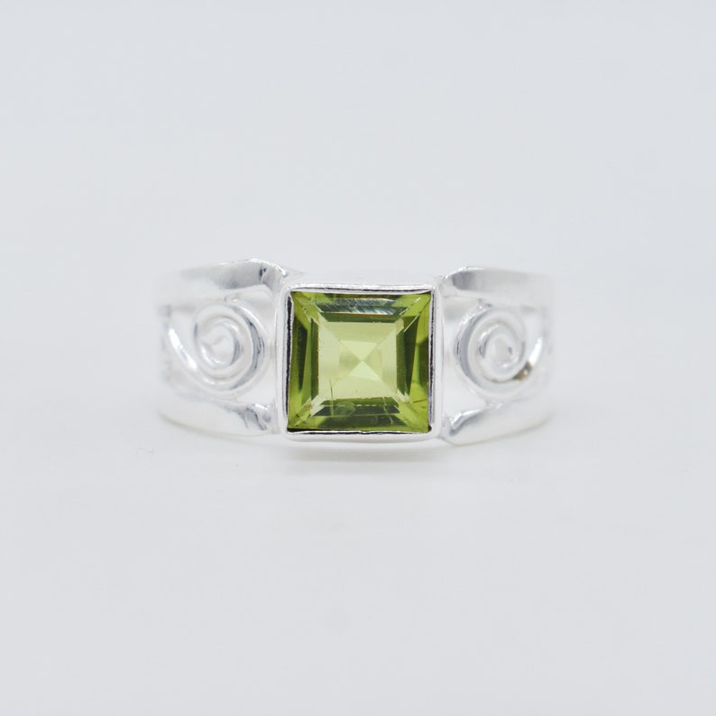 925 Sterling Silver Ring Free Shipping American Seller RJ-1449 Natural Peridot Ring Peridot Gemstone
