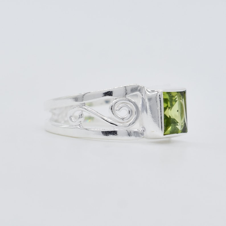 925 Sterling Silver Ring Free Shipping American Seller RJ-1449 Natural Peridot Ring Peridot Gemstone