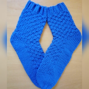 Knitting ring instructions: Socks in a checkerboard pattern using knit and purl stitches