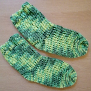 Strickring-Anleitung Socken-Basismodell in rechten Maschen (nur das Bündchen enthält auch linke Maschen)