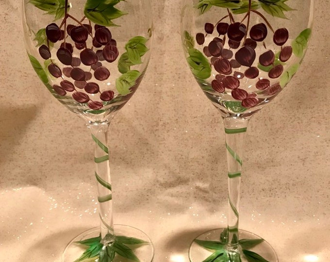 Set of 2 Vintage Grape Wine Glasses
