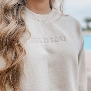 JESUS IS KING | Sand Sweatshirt