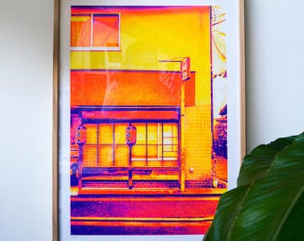 京都のミニマルな家の正面を描いた3色シルクスクリーンプリント（A2）