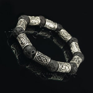 Wikinger Armband - Wikinger Schmuck - Skandinavisches Armband - Armband mit Runen - Ältere Futhark Runen - Lava Perlenarmband - Futhark Runen